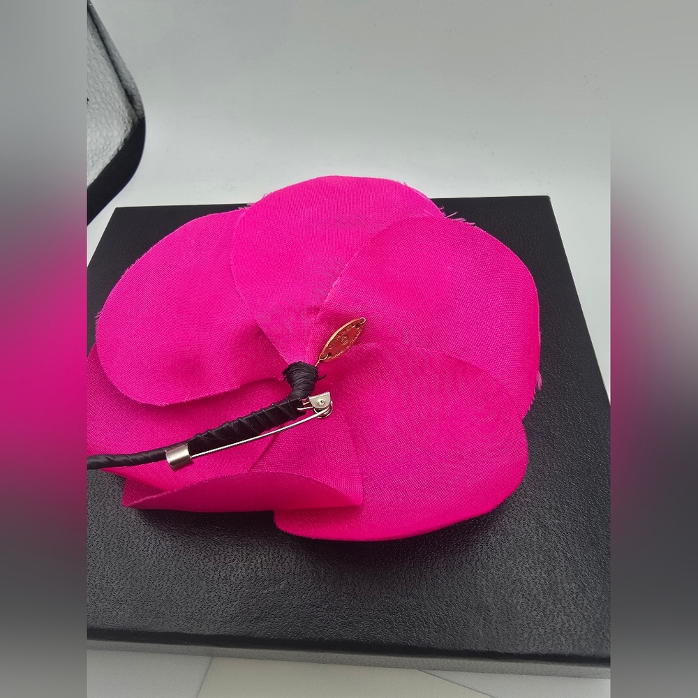 Chanel Hot Pink Camillia Fabric Flower Brooch (LIKE NEW)(BOX/CARD/COA)✨️💖✨️ - Picture 5 of 10